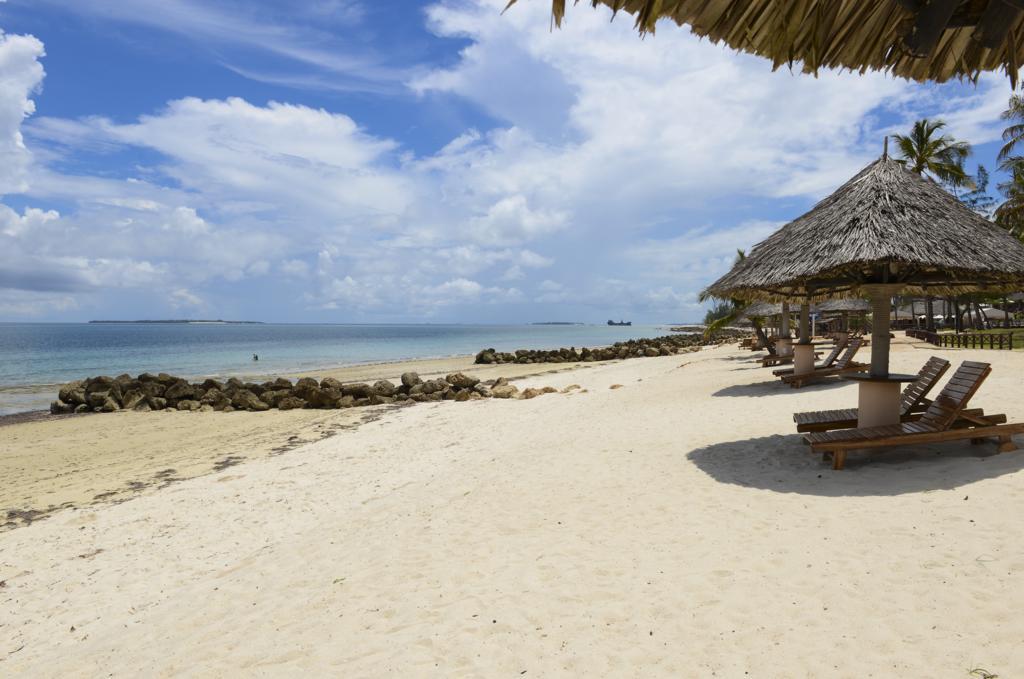 Ledger Plaza Bahari Beach Hotel Dar es Salaam Exteriör bild