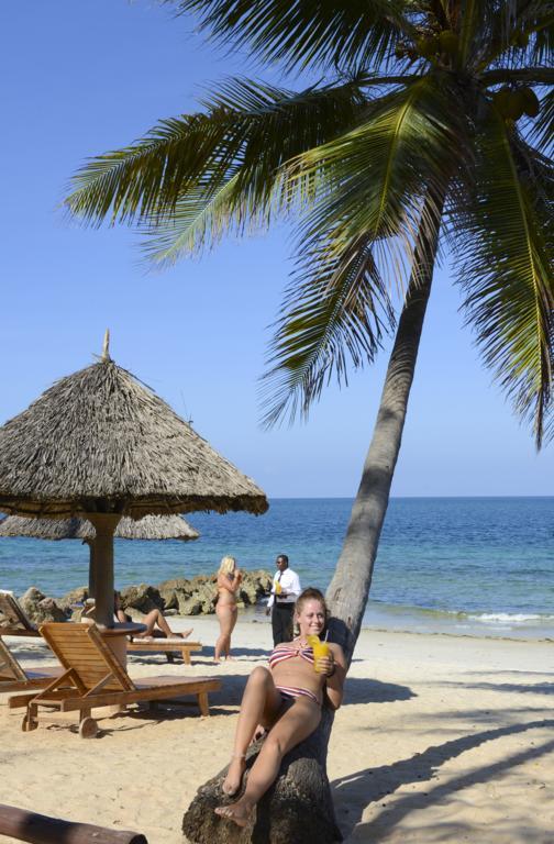 Ledger Plaza Bahari Beach Hotel Dar es Salaam Exteriör bild